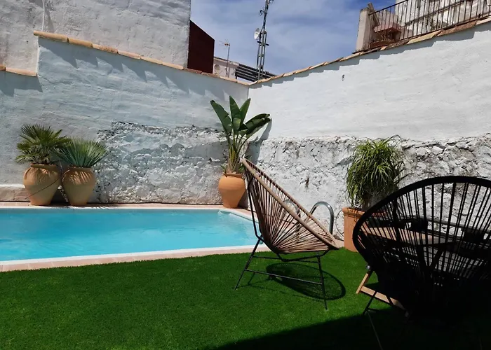 Casa Del Castillo Con Piscina